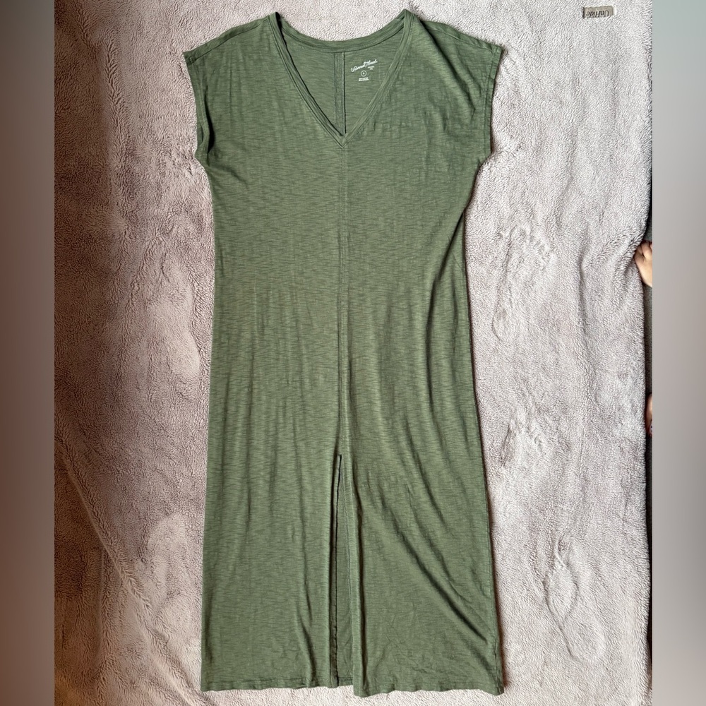 Universal Thread Olive V-Neck Chemise